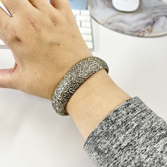 Anne Klein Vintage Textured Silver Bangle Bracelet - Picture 4 of 6